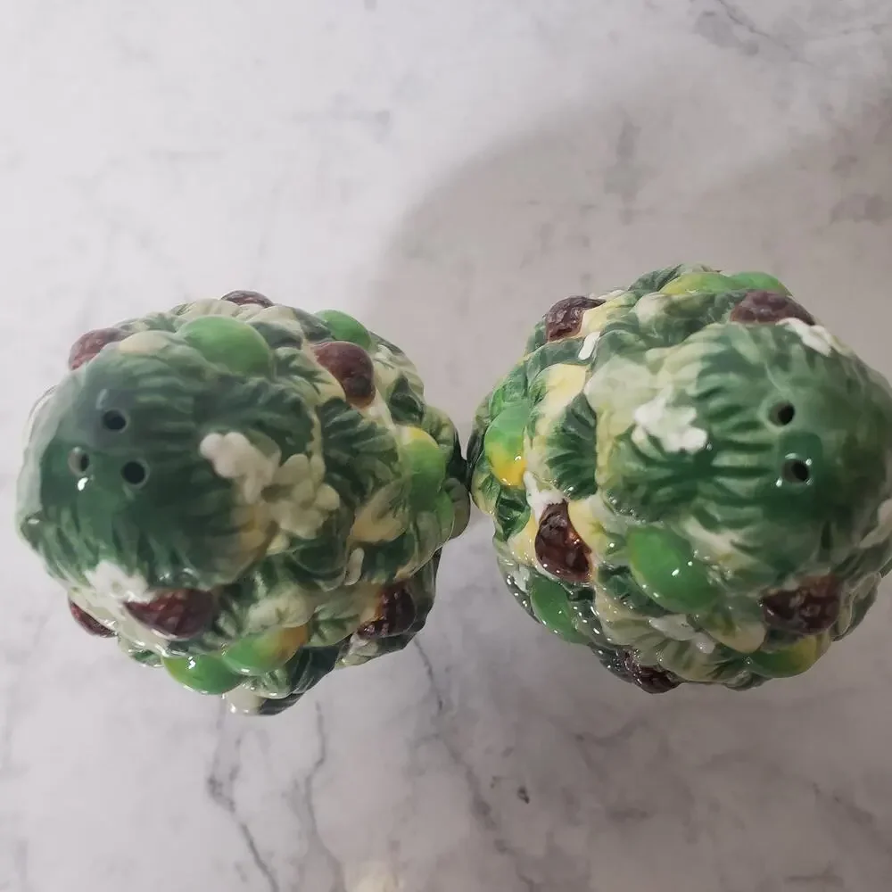 Fitz and Floyd Winter Garden salt and pepper shaker set, Preowned christmas